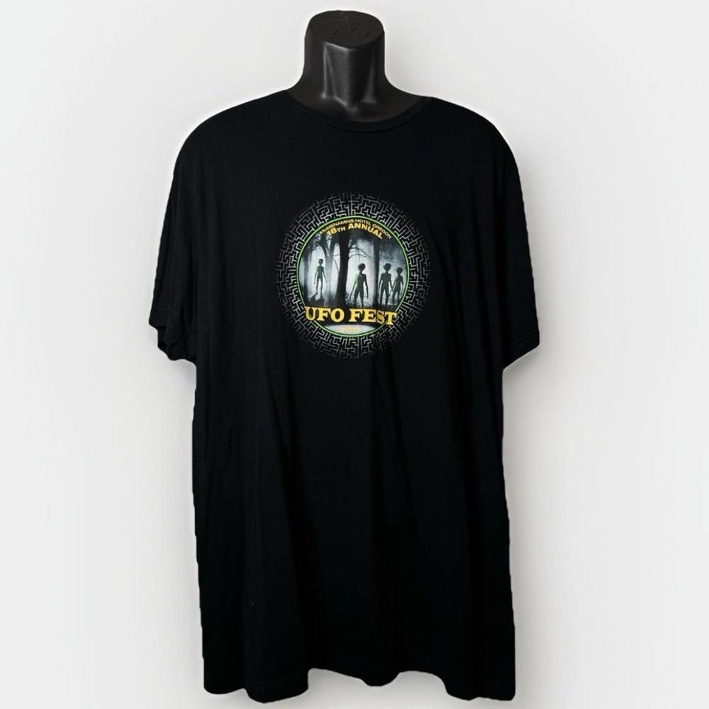 McMenamins UFO Fest 2017 Labyrinth 2-Sided Alien Black Men’s T-Shirt Size 2XL